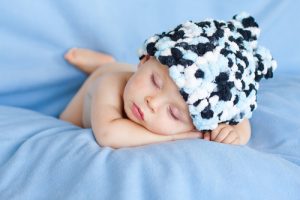 Cappello per neonato: come scegliere la misura giusta