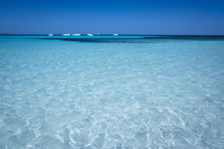 Alla scoperta delle spiagge italiane più belle: un viaggio tra panorami mozzafiato e acque cristalline